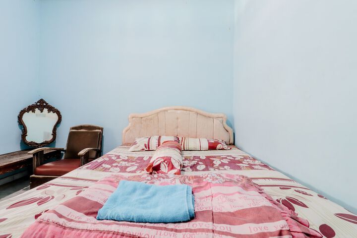 Room 9 of 33