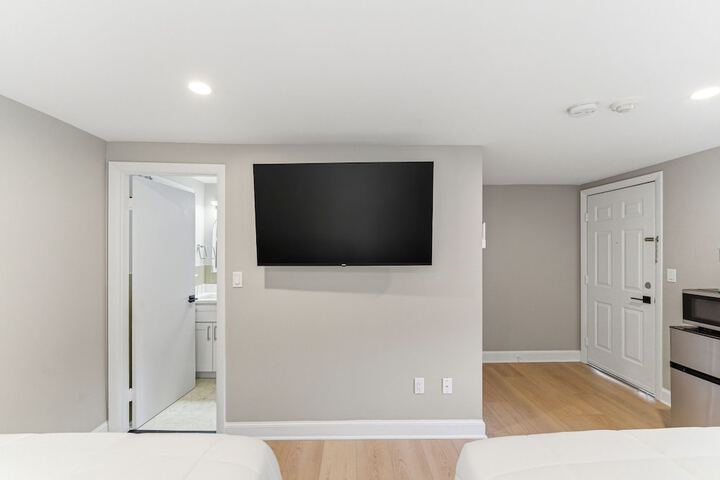 Room 10 of 38