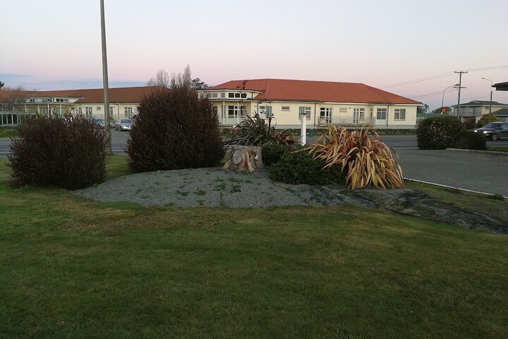 Hotel Exterior 96 of 100