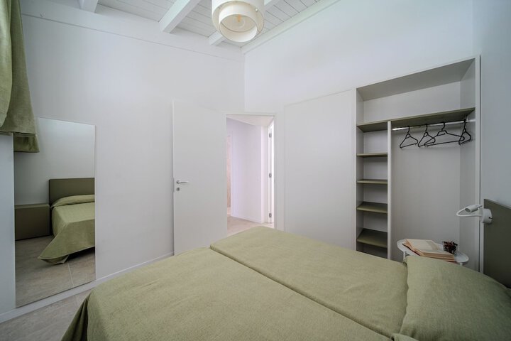 Room 61 of 243