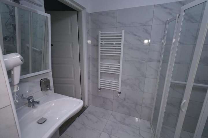Room 14 of 14