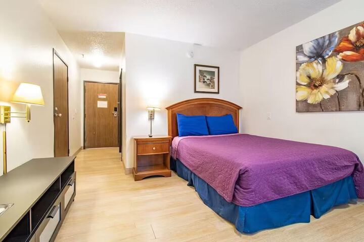 Room 9 of 37