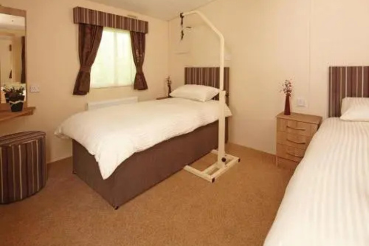 Room 6 of 12
