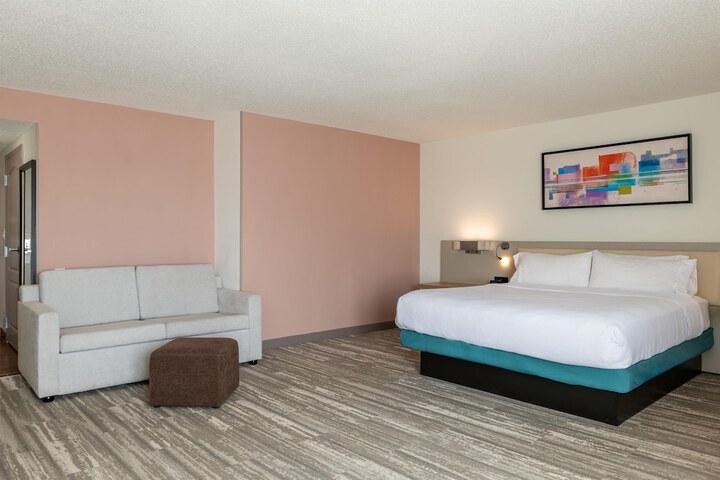 Room 9 of 80