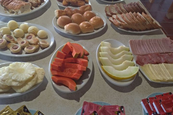 Dining 4 of 19