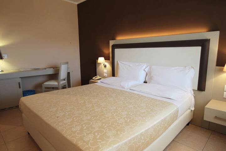 Room 3 of 44