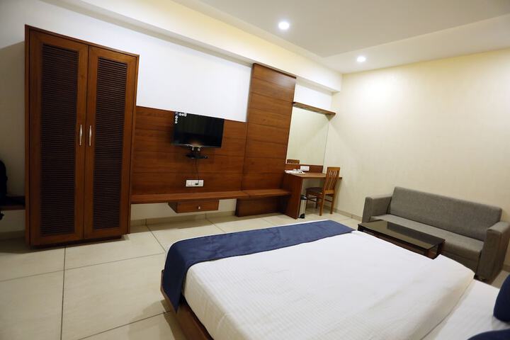 Room 12 of 19