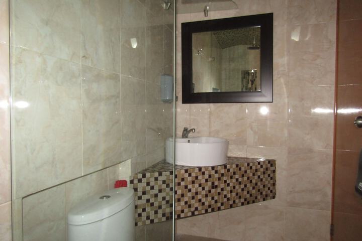 Room 25 of 33