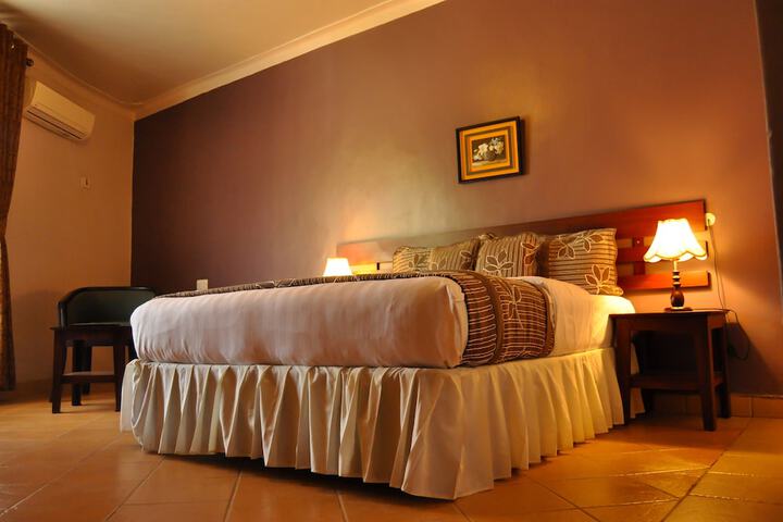 Room 5 of 96