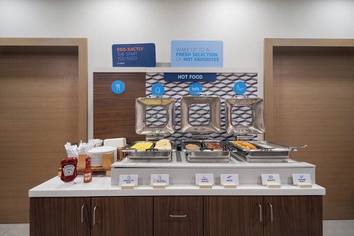 Breakfast/Coffee Service 60 of 82