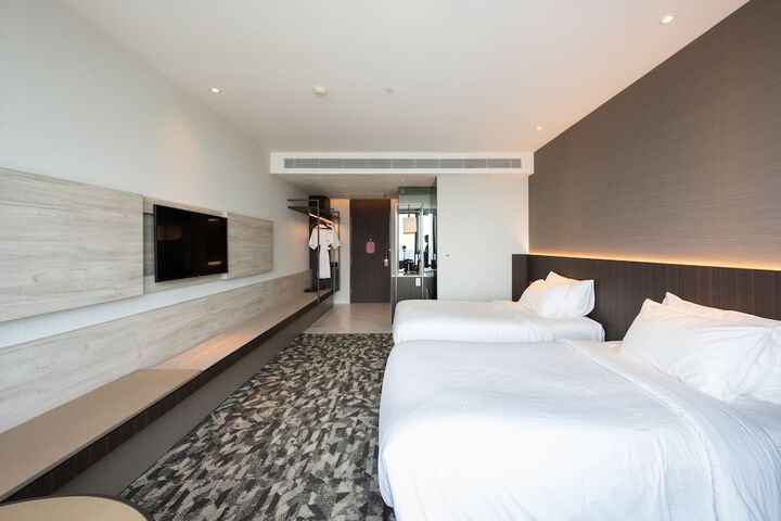 Room 42 of 151