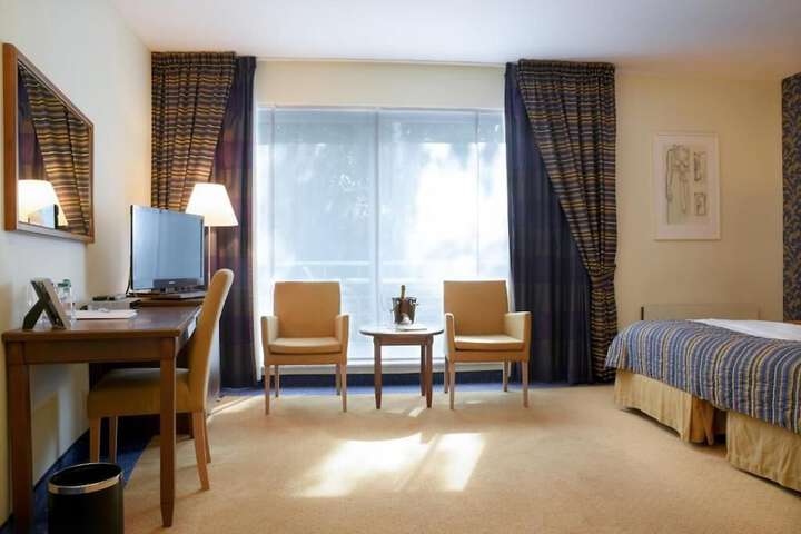 Room 6 of 56