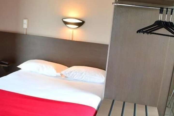 Room 4 of 20
