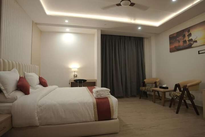 Room 8 of 28