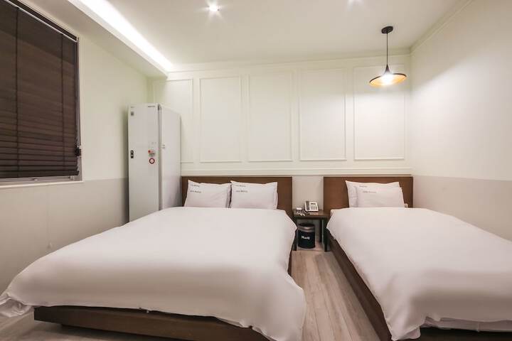 Room 3 of 37