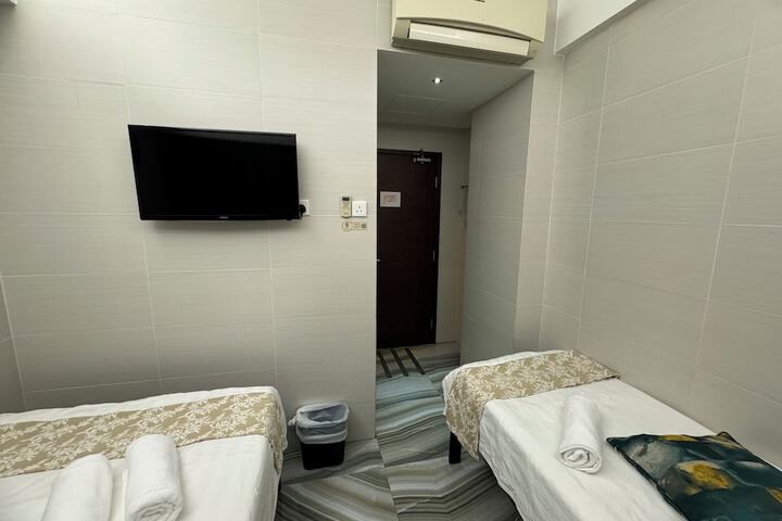 Room 160 of 195