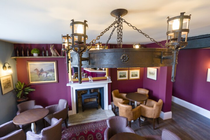 Lounge 53 of 62