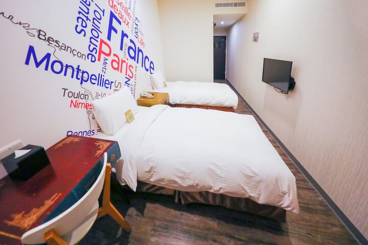 Room 57 of 98