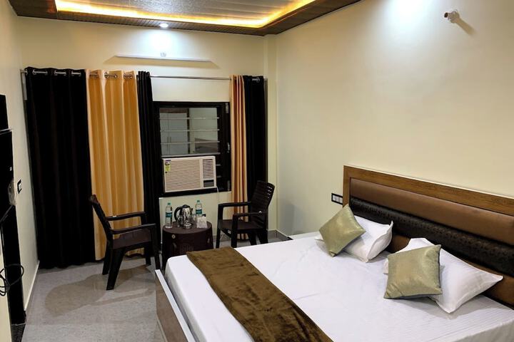 Room 2 of 18