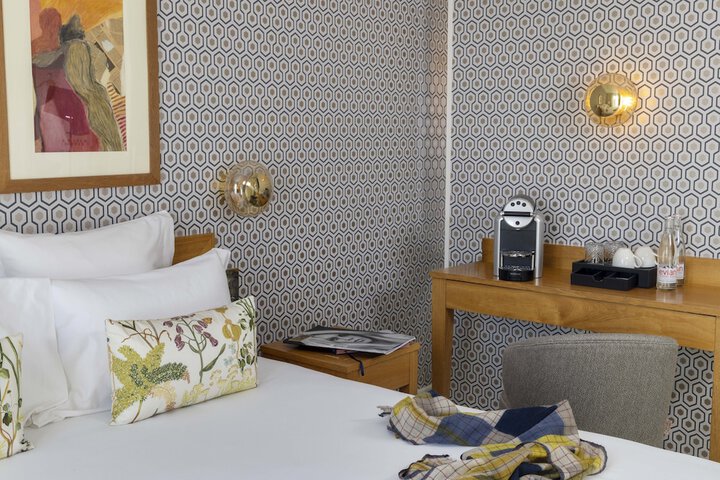 Room 32 of 74