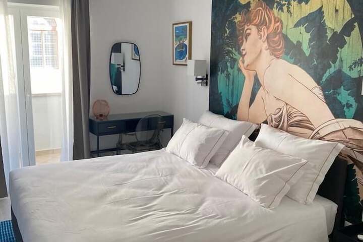 Room 2 of 44