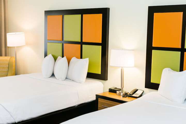 2 Queen Beds (2 of 12)