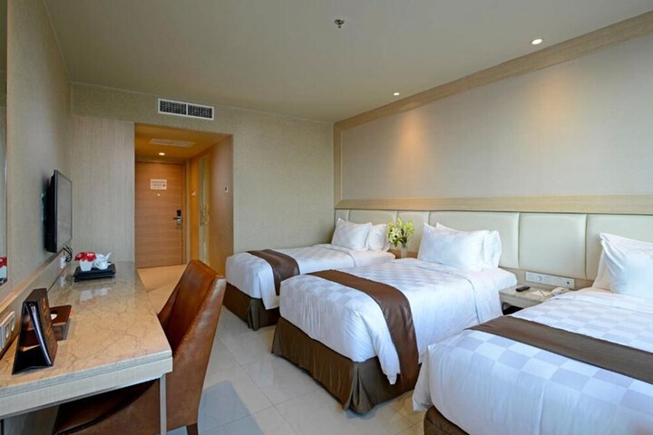 Room 8 of 34