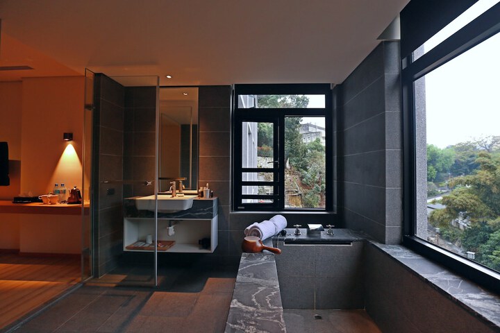 Room 19 of 41