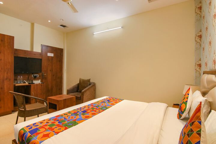 Room 12 of 38