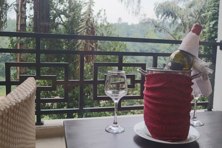 Dining 37 of 60