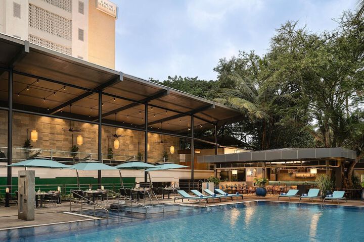 Pool Hotel
