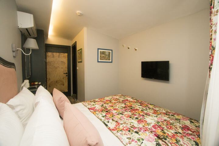 Room 10 of 37