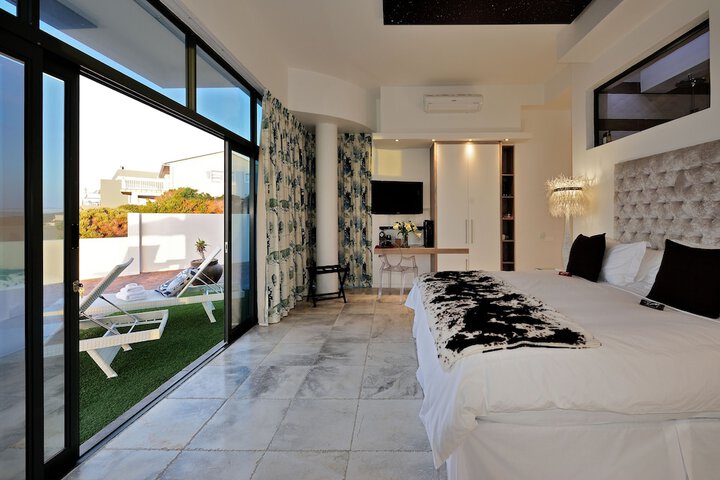 Room 7 of 63
