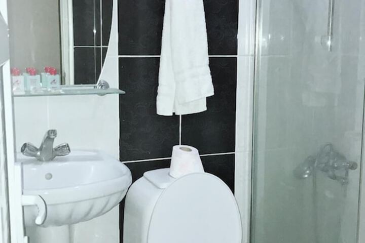 Room 6 of 20