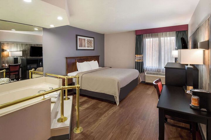 1 King Bed (15 of 16)