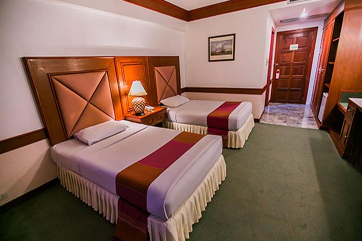 Room 4 of 36