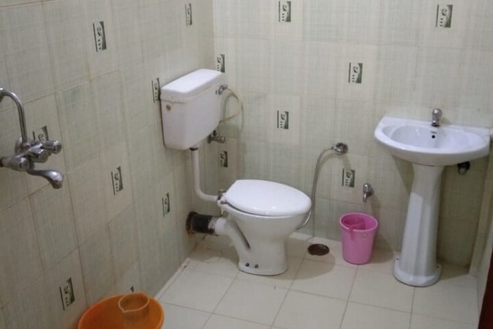 Room 8 of 15