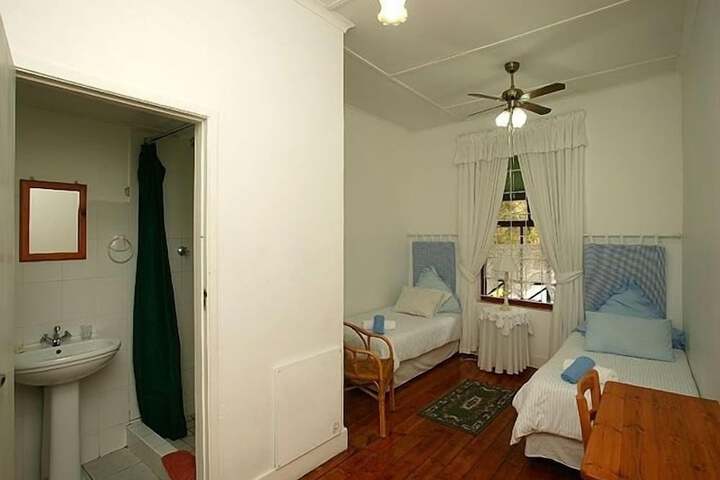 Room 6 of 30