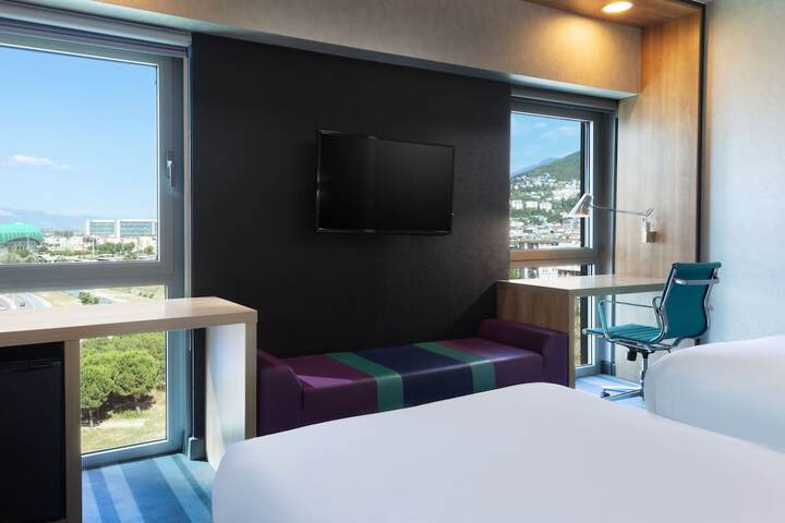 Room 16 of 38