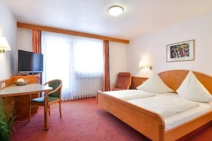 Room 2 of 5
