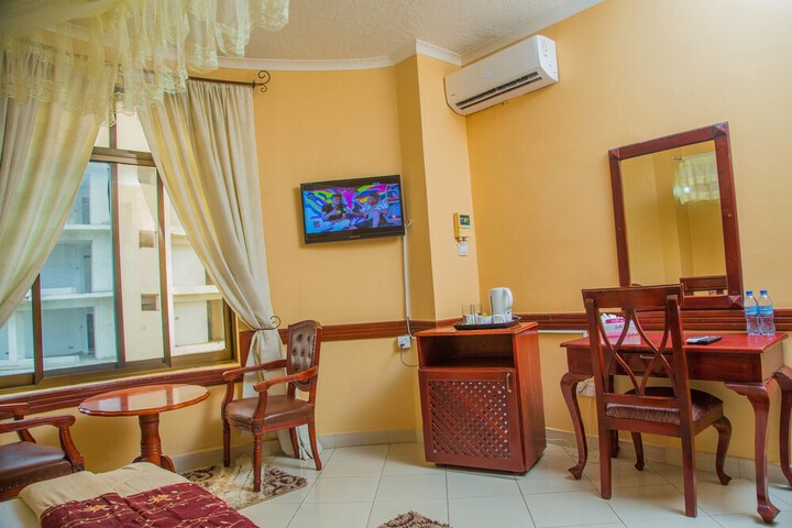 Room 8 of 17