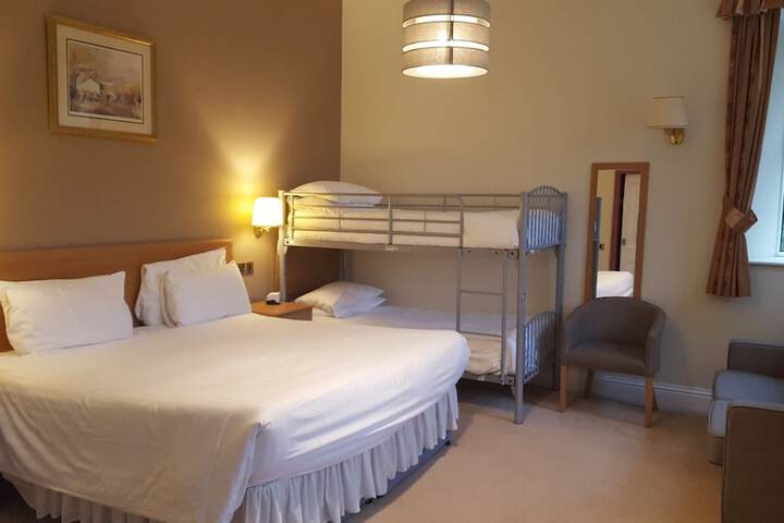 Room 4 of 124