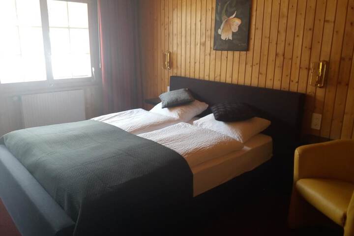 Room 11 of 32