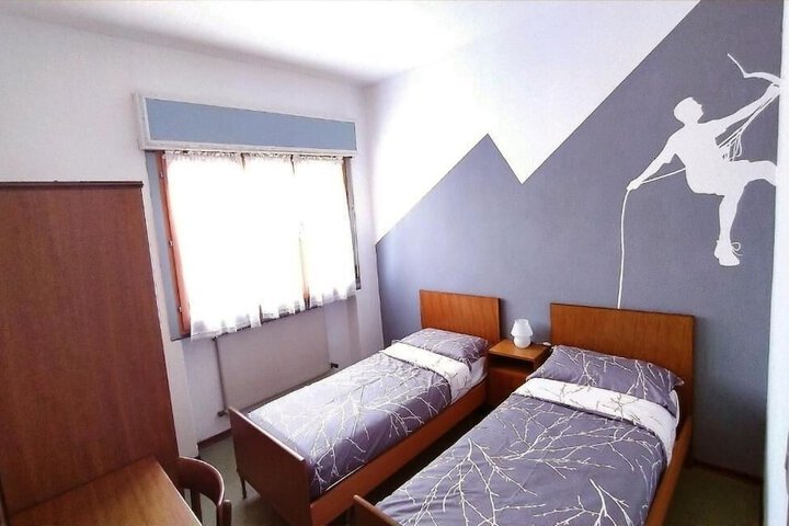 Room 10 of 46