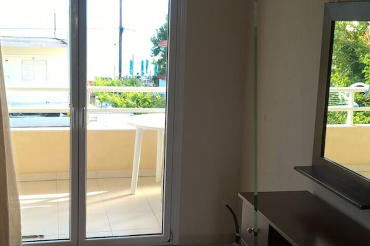 Room 8 of 28