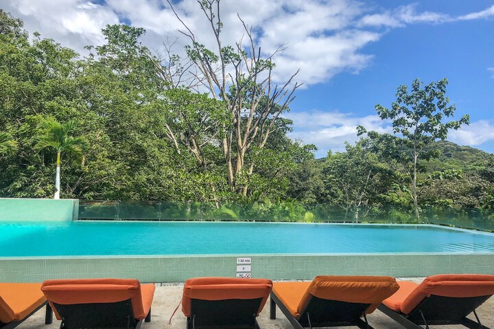 Pool 90 of 230