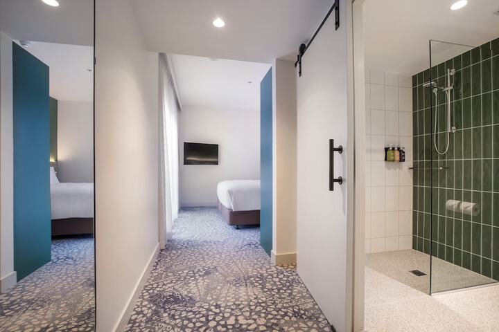 Room 10 of 101