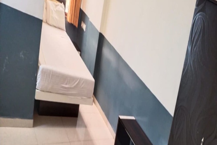 Room 4 of 37