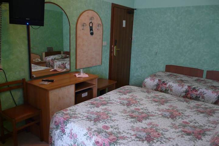 Room 19 of 35