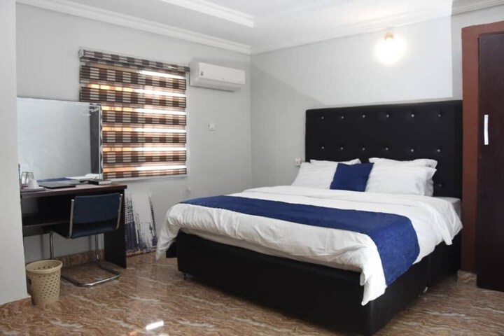 Room 14 of 38